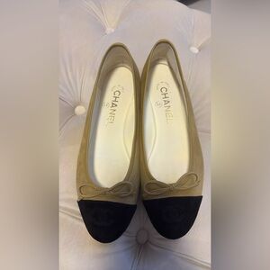 Chanel Women's Tan and Black Ballet Flats